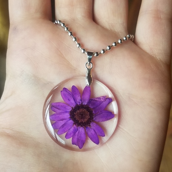 New Dried Purple & Pink Flower Necklace in Resin - Picture 3 of 8